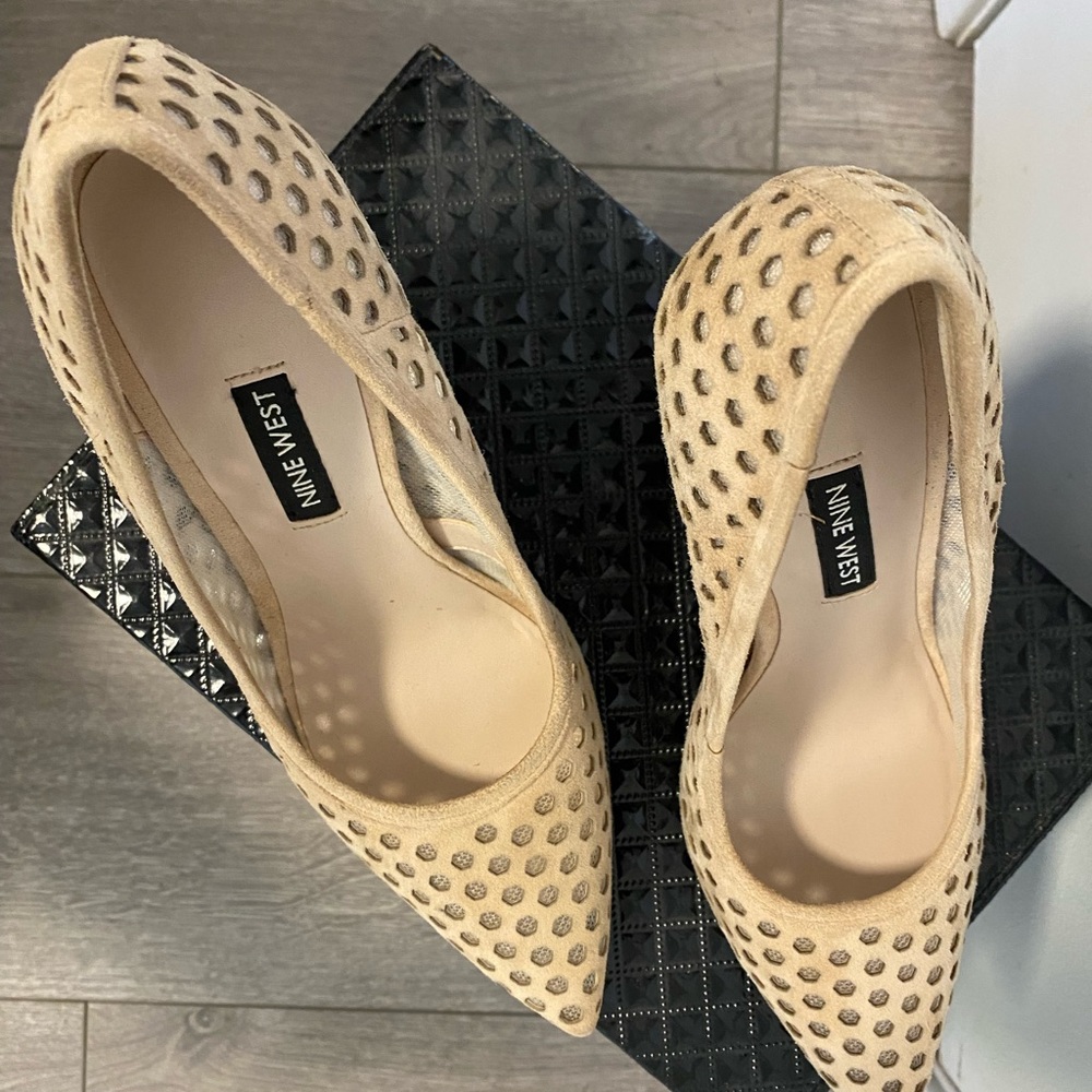 Lovely beige suede heels - Picture 6 of 7